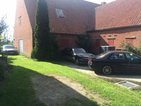 Buiten het museum. Ja overal, in iedere hoek staat wel een Galant!