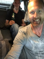 Glaasje op Nico? Laat je rijden door Mark. In stijl In een limo versie CX. Wat een fantastisch gave auto is dat zeg, wauw! Twee kerels van ruim 2 meter en beide ruimte zat! Voorin en achterin!