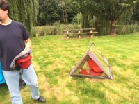 Erik heeft niets te compenseren, getuige het kleinste tentje ooit!