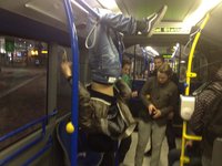 IMG_0896.JPG (2.44 MiB) 5667 keer bekeken Ook in de bus was het nog een dolle boel :p
