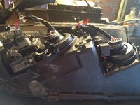 Echt absurd veel bedrading voor 1 koplamp!!!