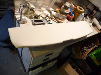 En nu met wit kunstleer bekleed