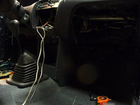 Een middenconsole had de cuore niet, dus zelf maar eentje gemaakt en bekleed met grijs leer.