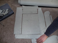 Stukjes stoelbekleding opnieuw geknipt uit leer.