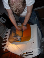 Voorstoel bekleden met nieuwe bekleding.